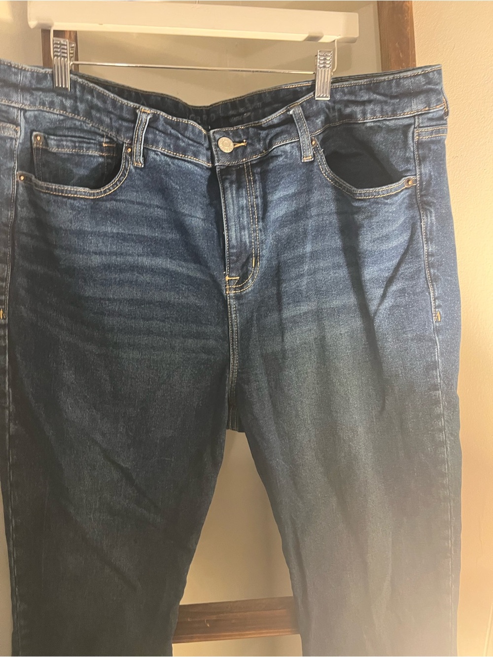 Women’s Torrid 18S dark wash denim jeans - Picture 2 of 7